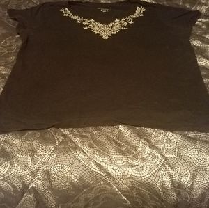 Casual top in black with beige design